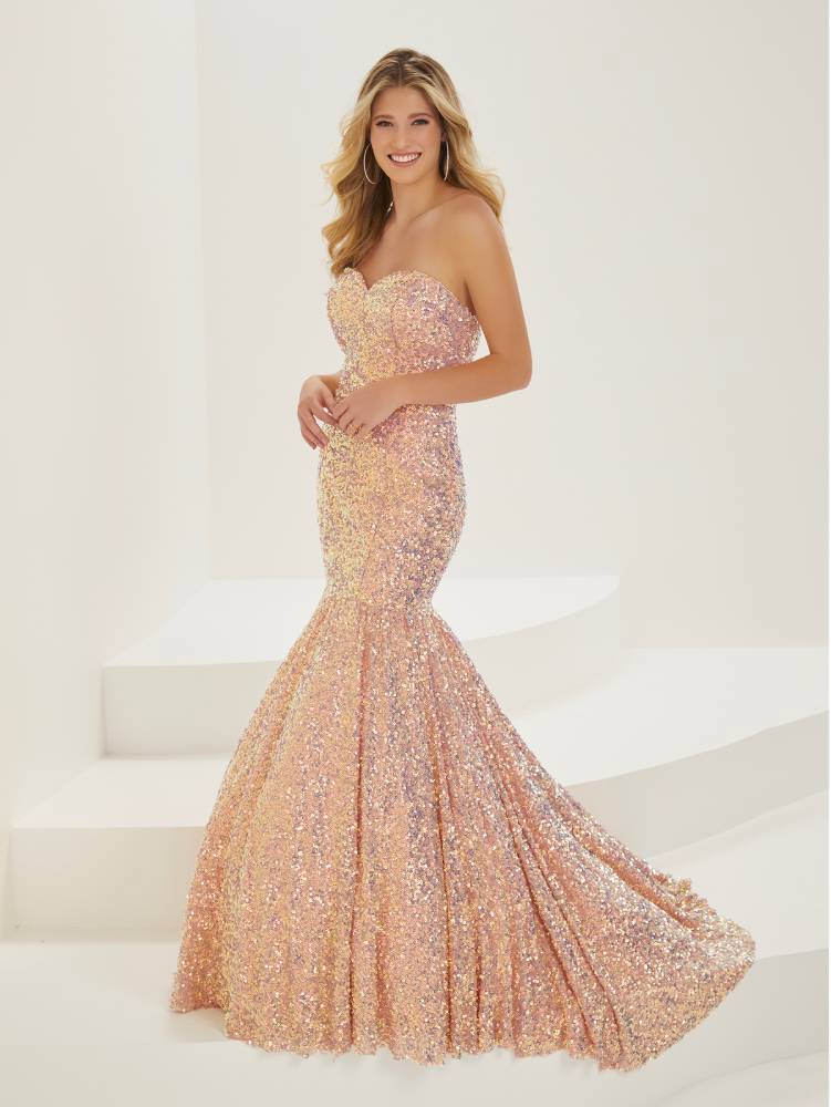 5 Gorgeous Prom Dresses That Will Be in Style in 2023 Image